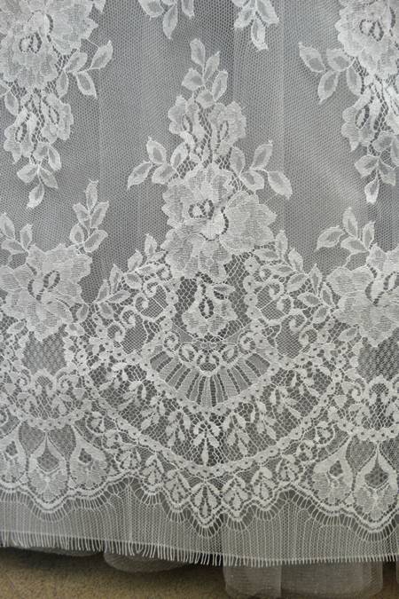 pizzo chantilly bianco naturale nylon Foto 1