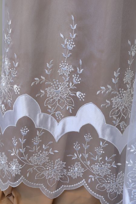 Organza ricamata con inserto di raso alt cm 140