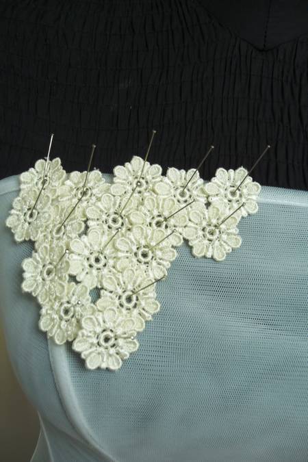 Fiore macrame avorio anche bianco seta confezioni da 30 ) prezzo cadauno