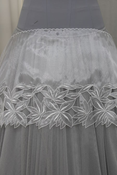 Bordo organza intagliato a mano bianco alt cm 33