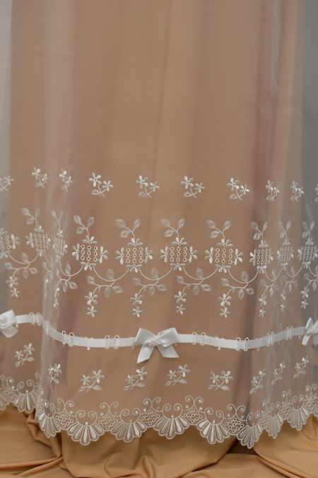 Organza ricamata bianco alt cm 140