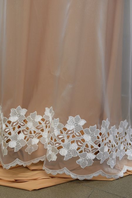 Organza ricamata bianco alt cm 140