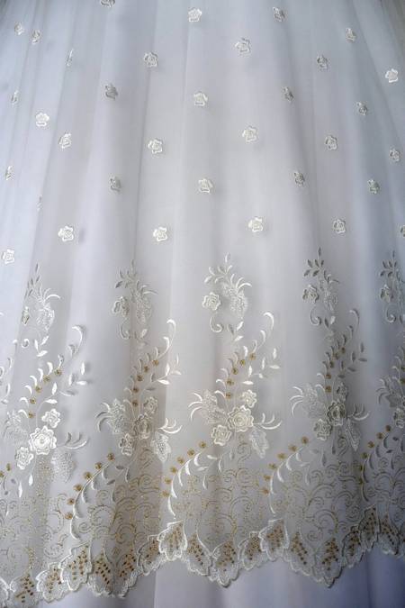 Tulle ricamato bicolore avorio oro cm 140