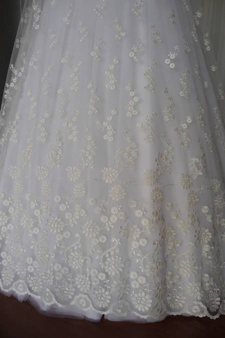 Tulle ricamato con macrame bianco seta cm 140