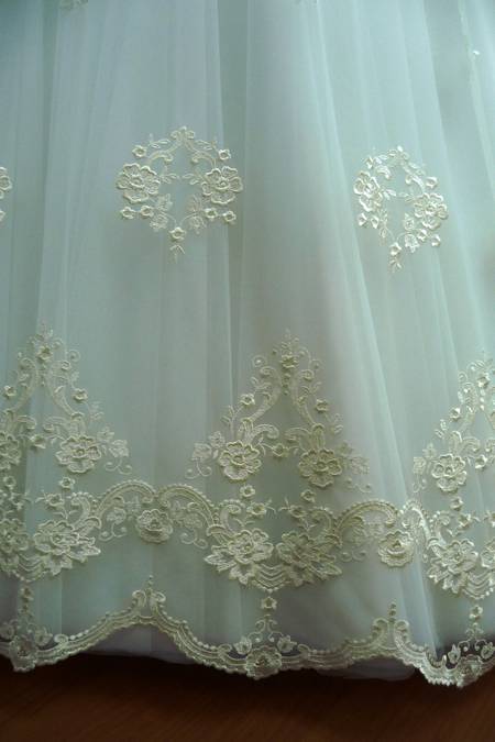 Tulle ricamato avorio chiaro alt cm 140