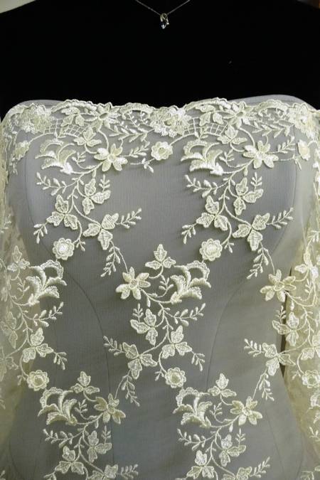 macrame ricamato avorio 135 Foto 1