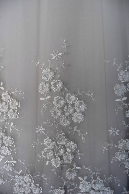 ricamato fiori seta bianco Foto 1