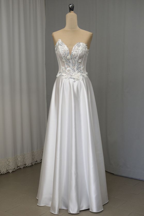 sposa corpino pizzo applicazioni stass swarovski aurora boreale gonna duchesse mezza ruota Foto 1
