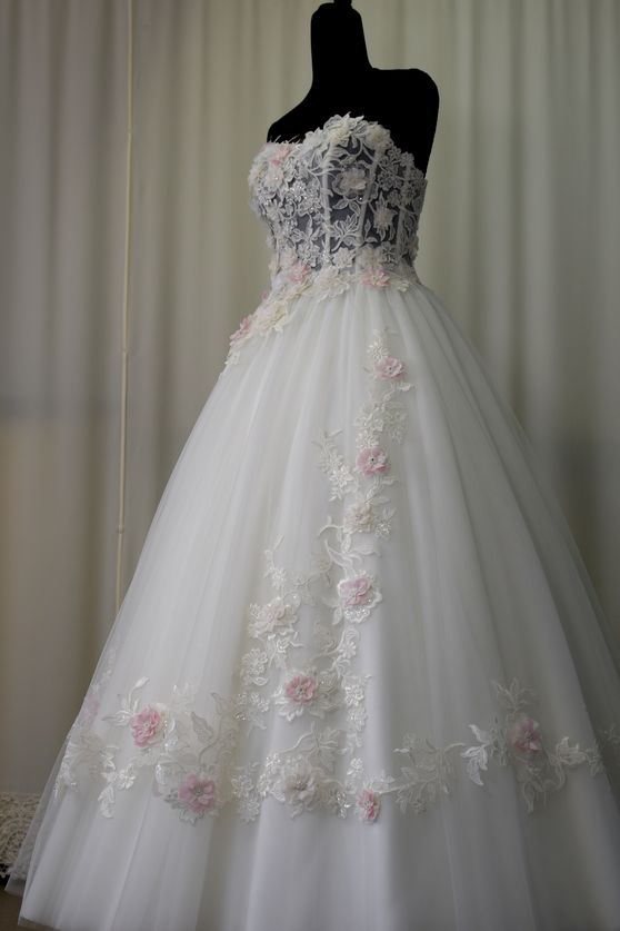 abito sposa tulle mano seta pizzo fiori rilievo Foto 1