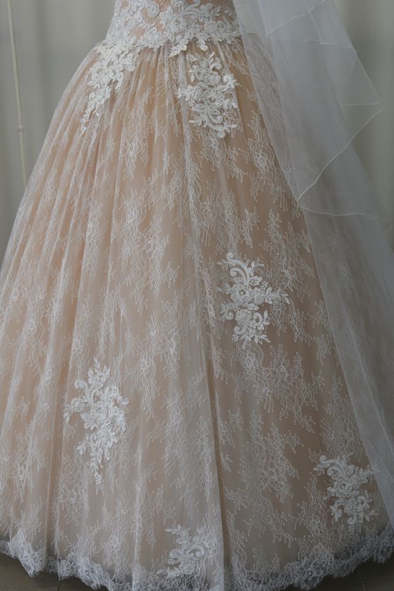 sposa pizzo chantilly applicazioni rebrode h1350 Foto 1