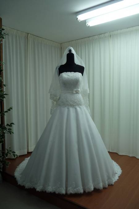 Abito in pizzo rebrode e organza 100 seta bianco