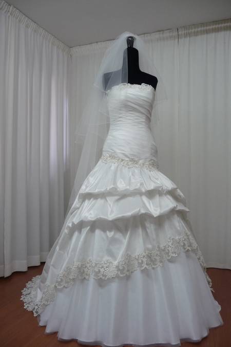 Abito sposa con tramezzo macrame e taffetas seta pura