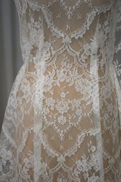 pizzo chantilly avorio chiarissimo anche bianco seta Foto 3