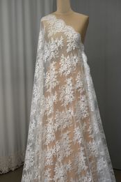 pizzo chantilly bianco Foto 4