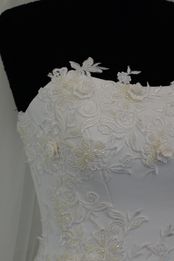 abito sposa applicazioni pizzo bianco seta Foto 3