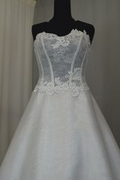 abito sposa rebrode applicazioni organza Foto 3
