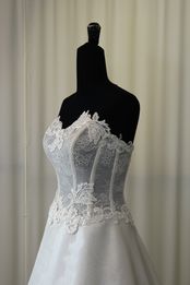 abito sposa pizzo applicazioni organza Foto 4
