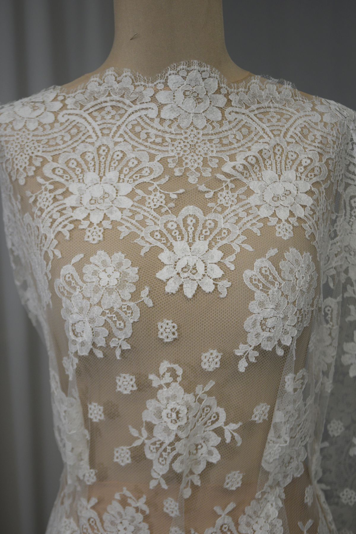 pizzo chantilly originale calais altezza cm 170 colore bianco seta Art 00021M