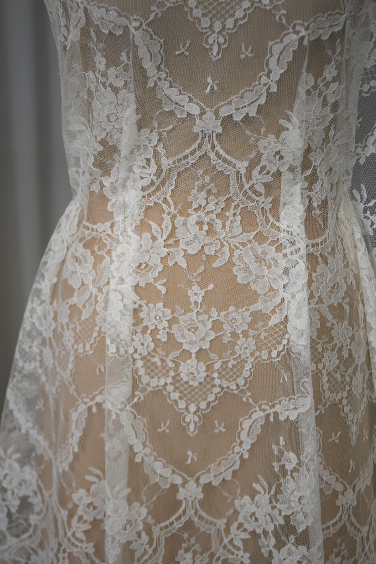 pizzo chantilly originale altezza cm 155 colore avorio chiarissimo anche bianco seta Art 00021P