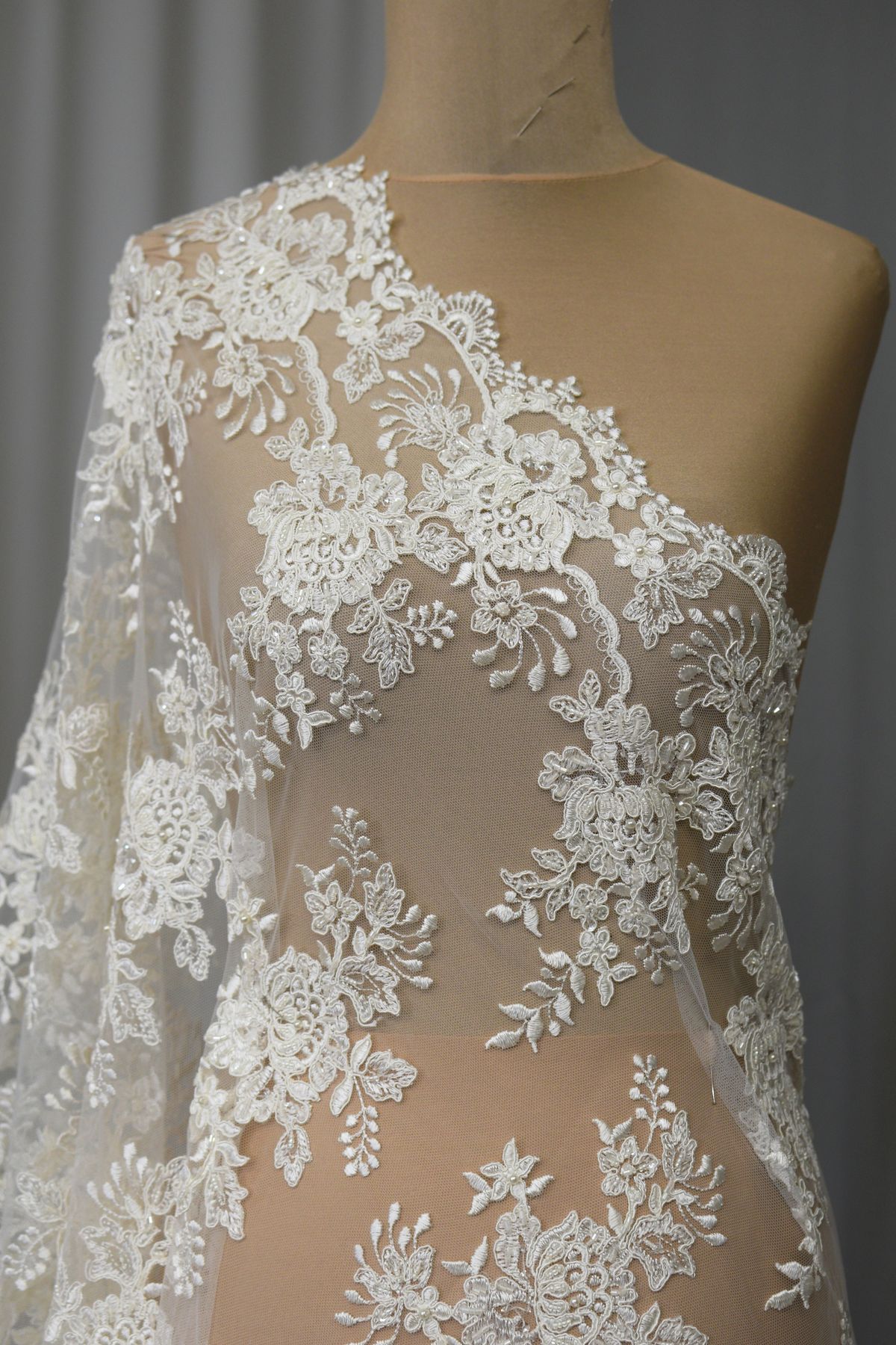 pizzo rebrode ricamato avorio naturale disponibile anche biancoseta h cm 130 Art 00022L