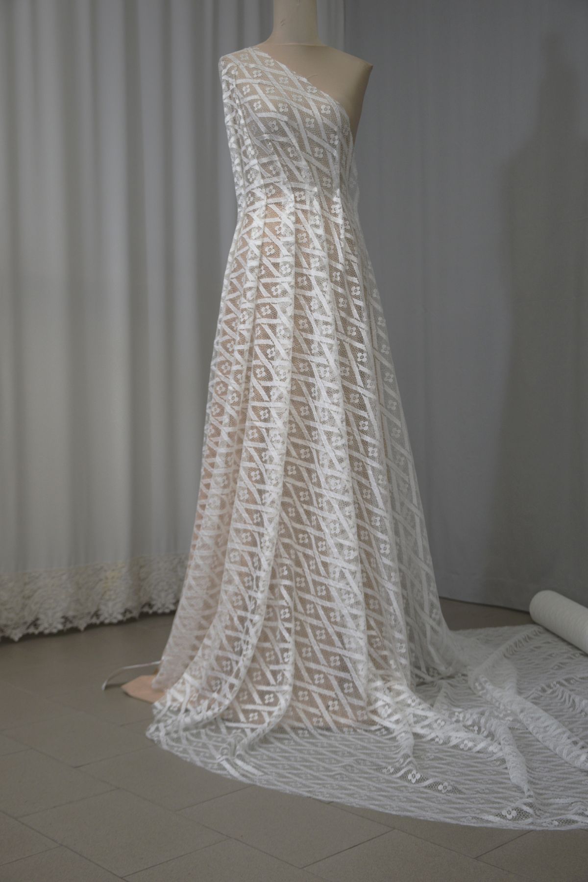 pizzo chantilly originale colore bianco seta alt cm 150 Art 00023E