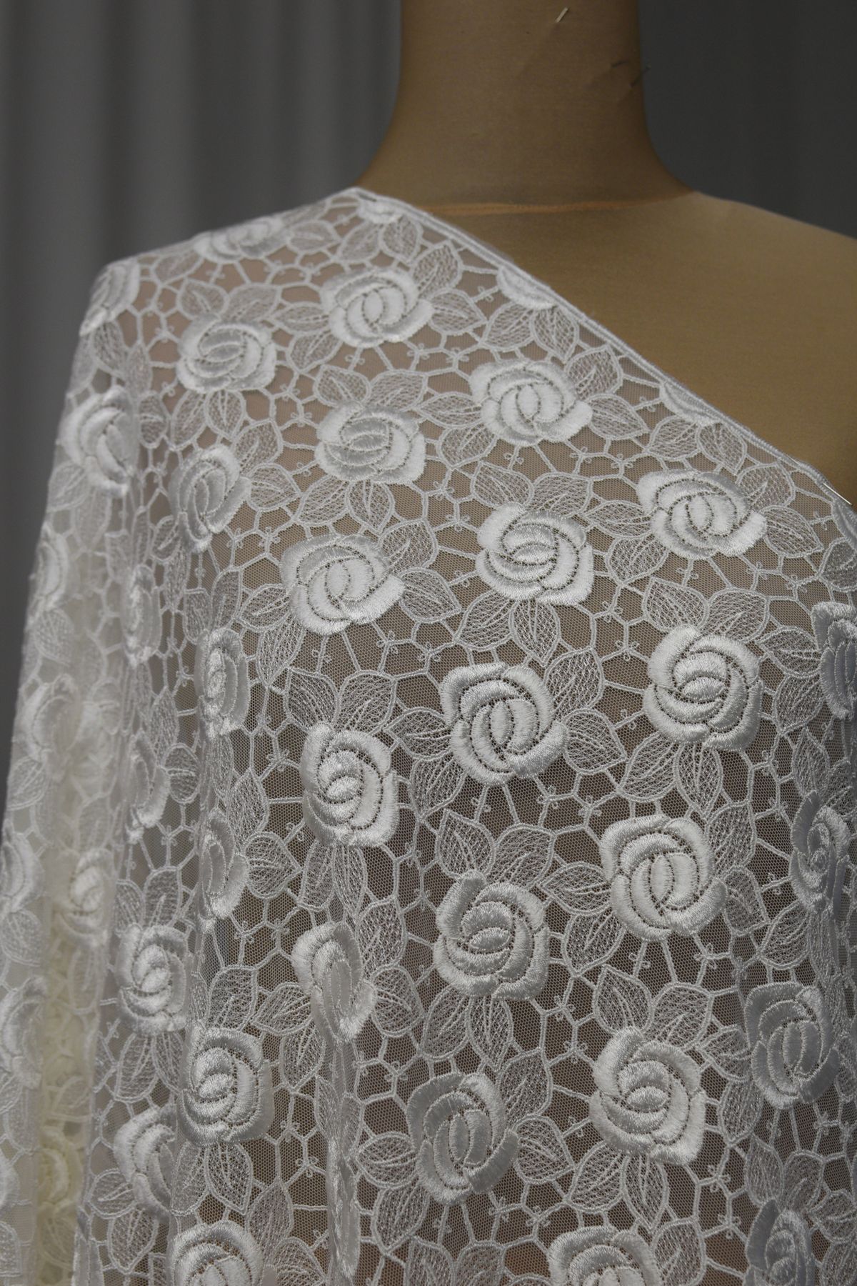 tulle pizzo macrame colore bianco seta altezza cm 125 Art 00025C