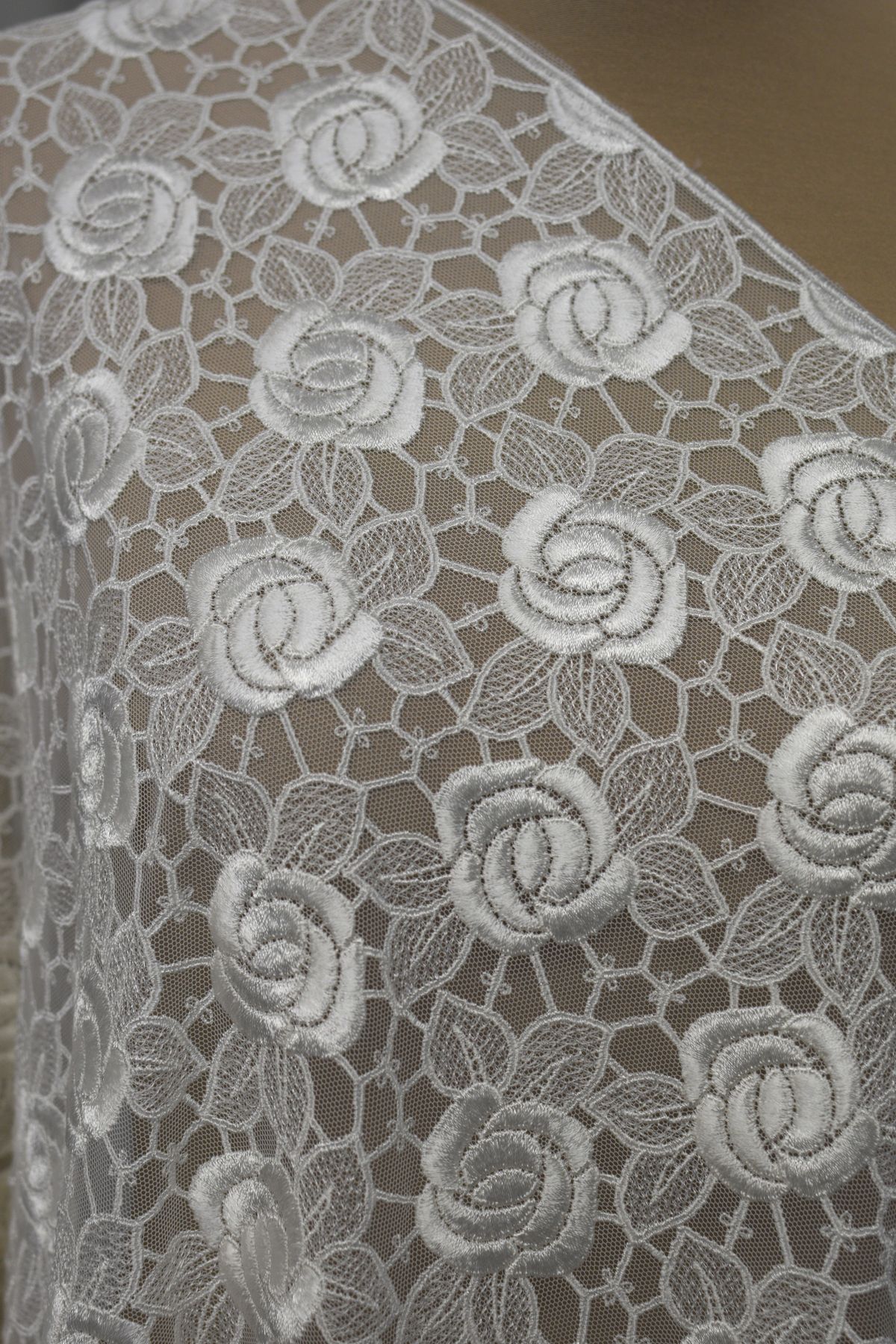 tulle pizzo macrame colore bianco seta altezza cm 125 Art 00025C