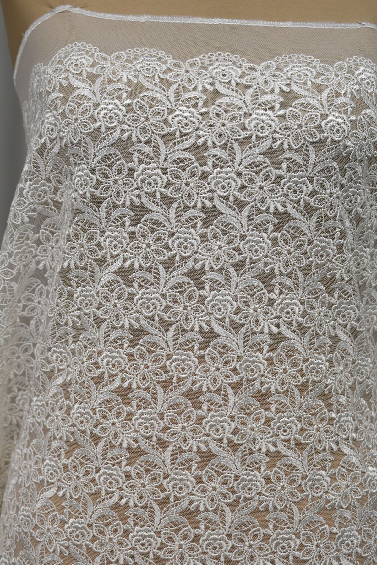 pizzo macrame su tulle mano seta bianco h cm 135 Art 00025L