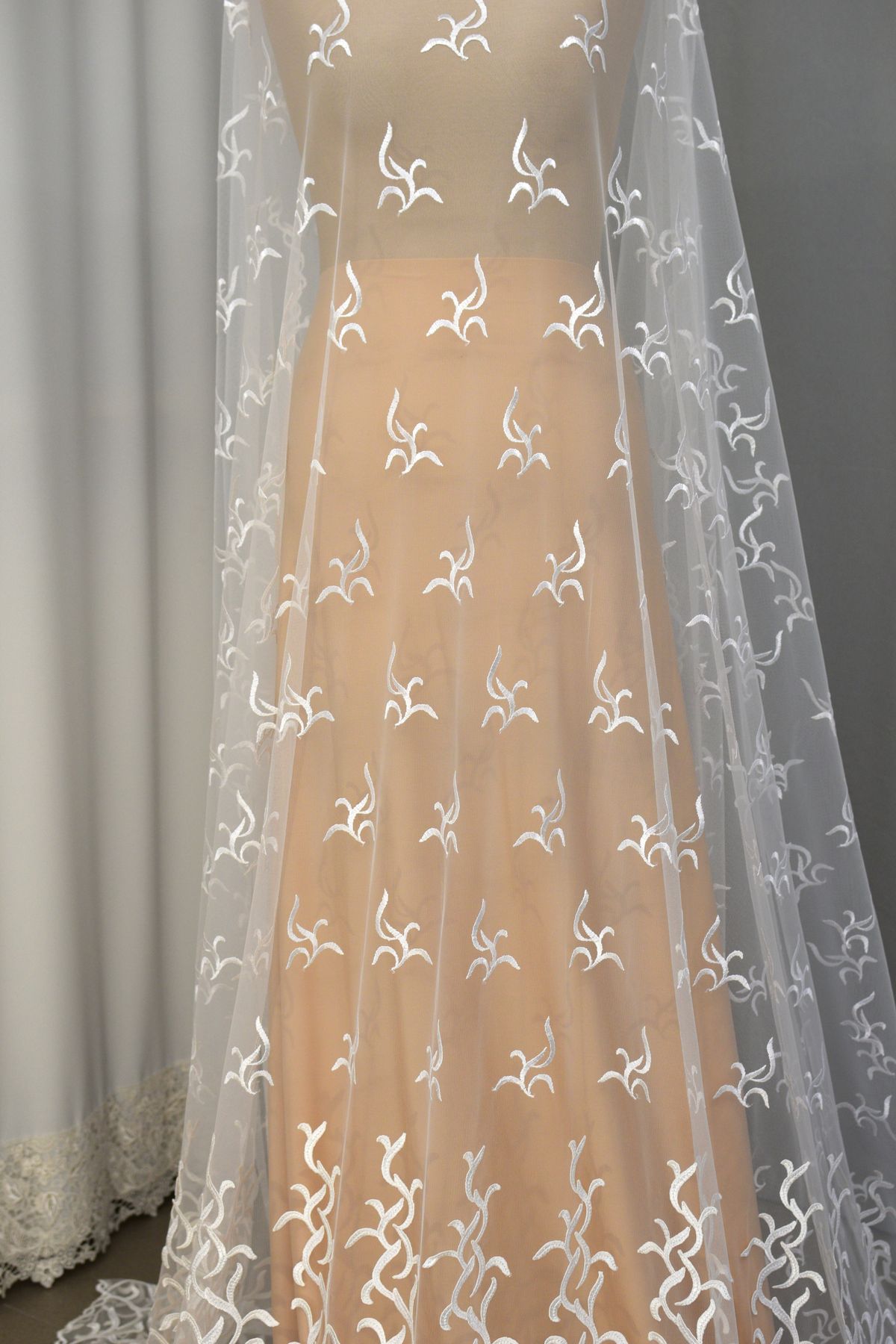 pizzo macrame su tulle mano seta avorio h cm 180 anche bianco seta Art 00026L