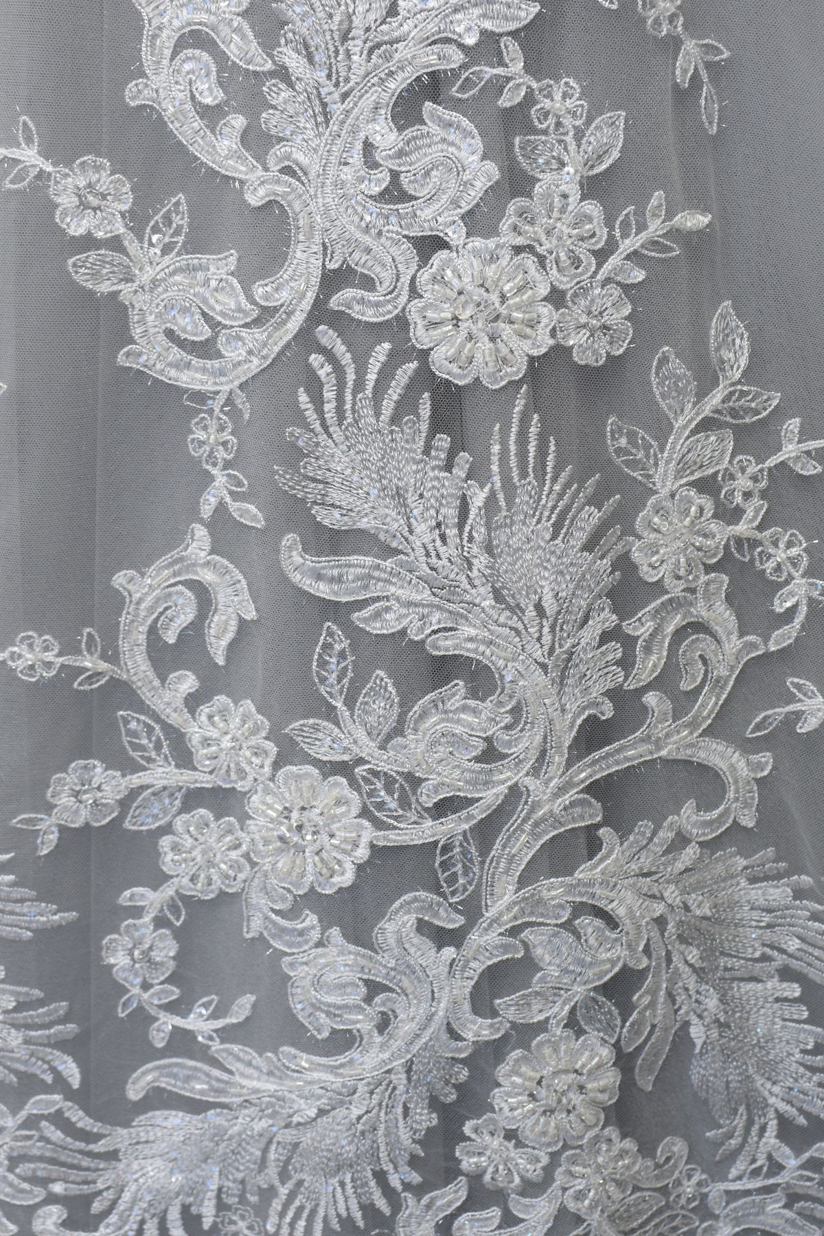 pizzo rebrode ricamato perle col bianco seta h cm 135 Art 00047