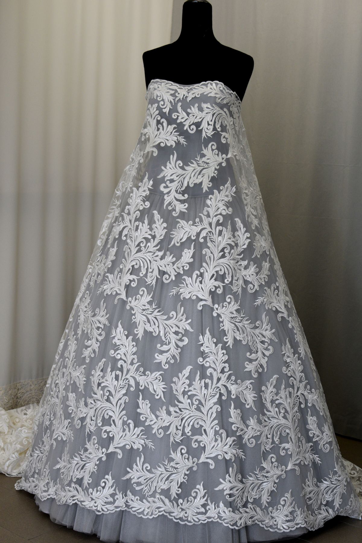 pizzo rebrode ricamato col bianco seta h cm 135 Art 00048