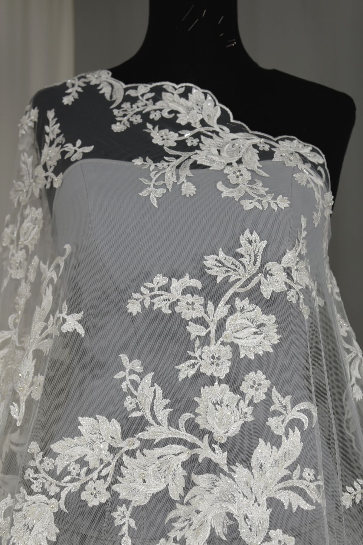 tulle ricamato avorio naturale (anche bianco seta) h cm 135 Art 00060