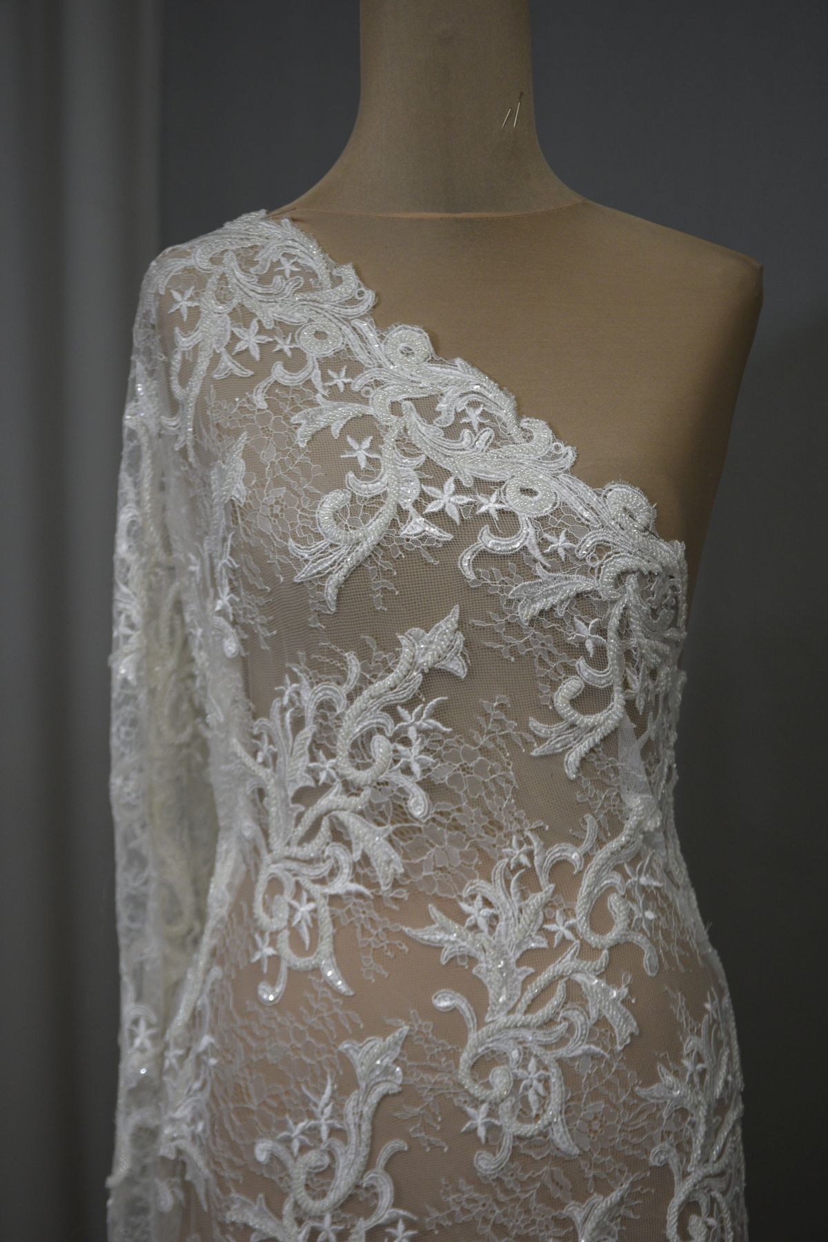 pizzo rebrode ricamato colore biancoseta altezza cm 135 Art 00022D