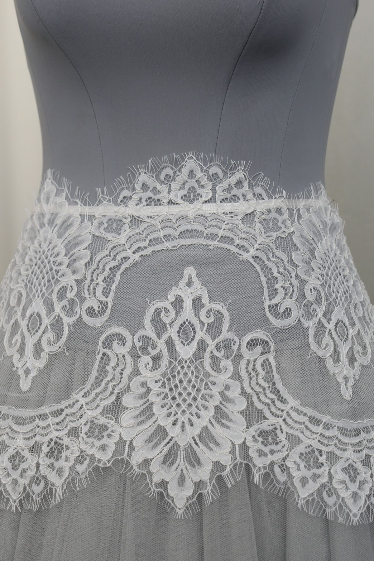 bordo tulle rebrode bianco seta h cm 27 anche bianco Art 0091G