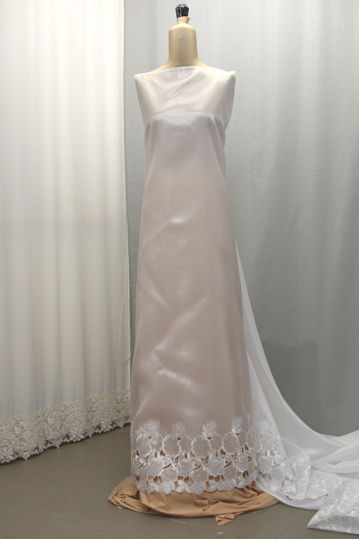 organza ricamata intagliata a mano h cm 150 per applicazioni 3d Art 0168G