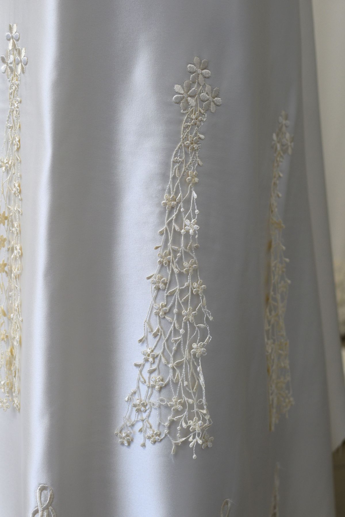 duchesse ricamata avorio con inserti macrame lavorato Art 0260LDAV