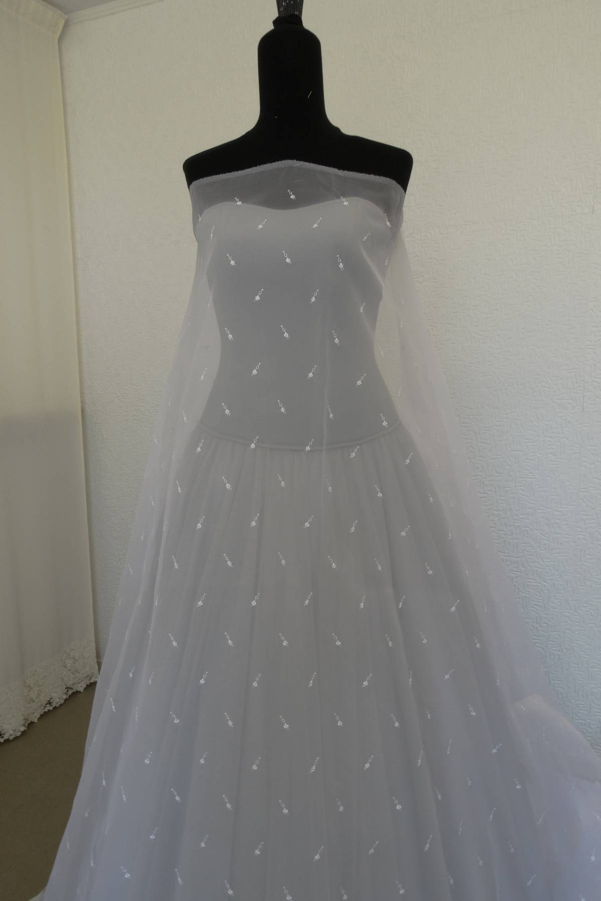 organza ricamata bianco Art 0373LO