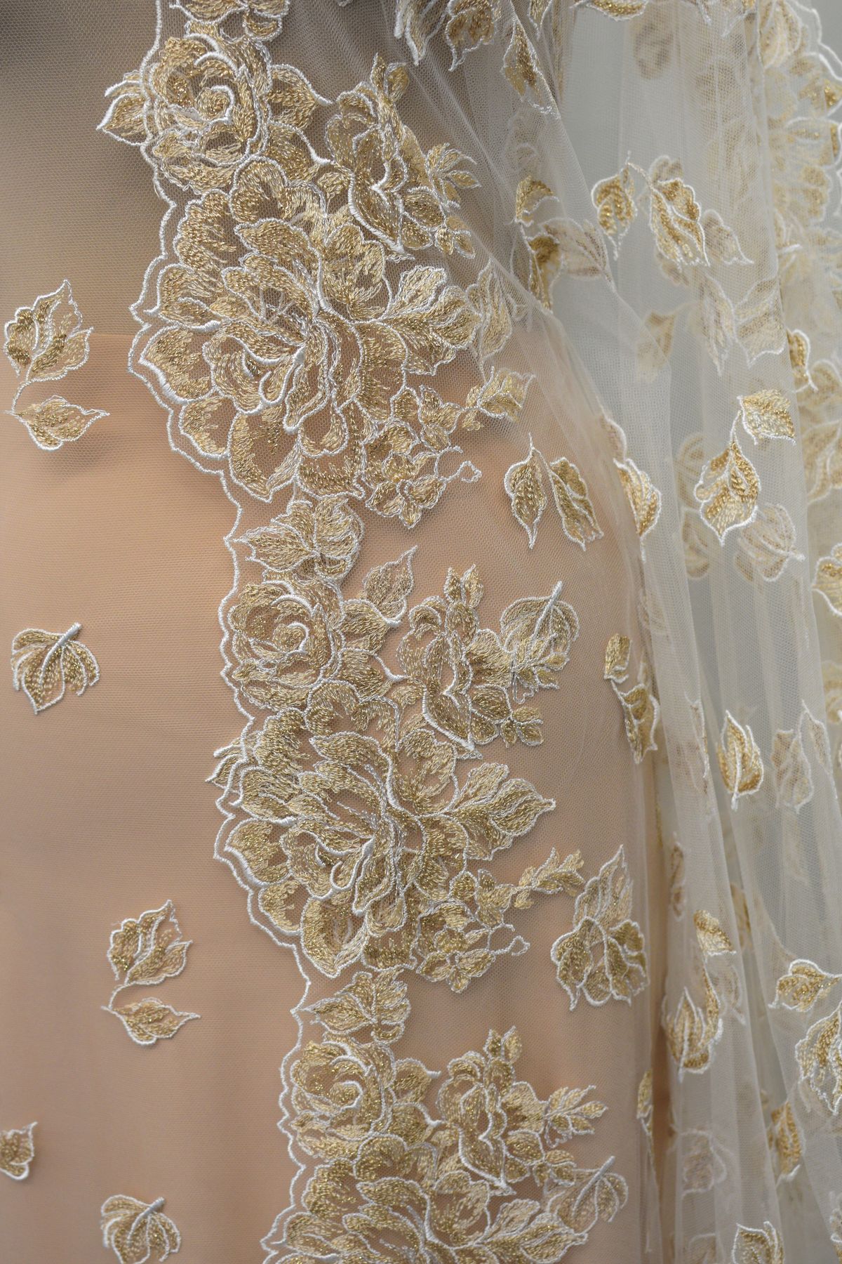 tulle mano seta con ricamo lurex cm 140 Art 0312G