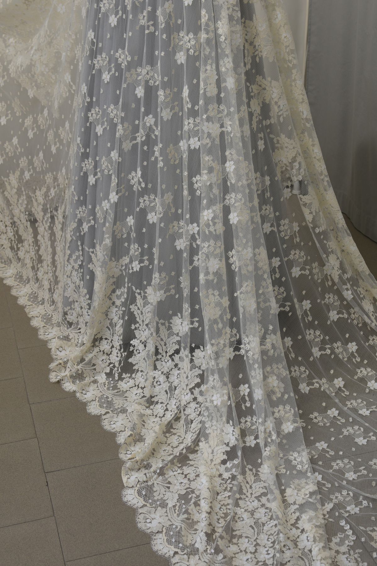 pizzo chantilly sfumato avorio bianco h cm 180 Art 0336