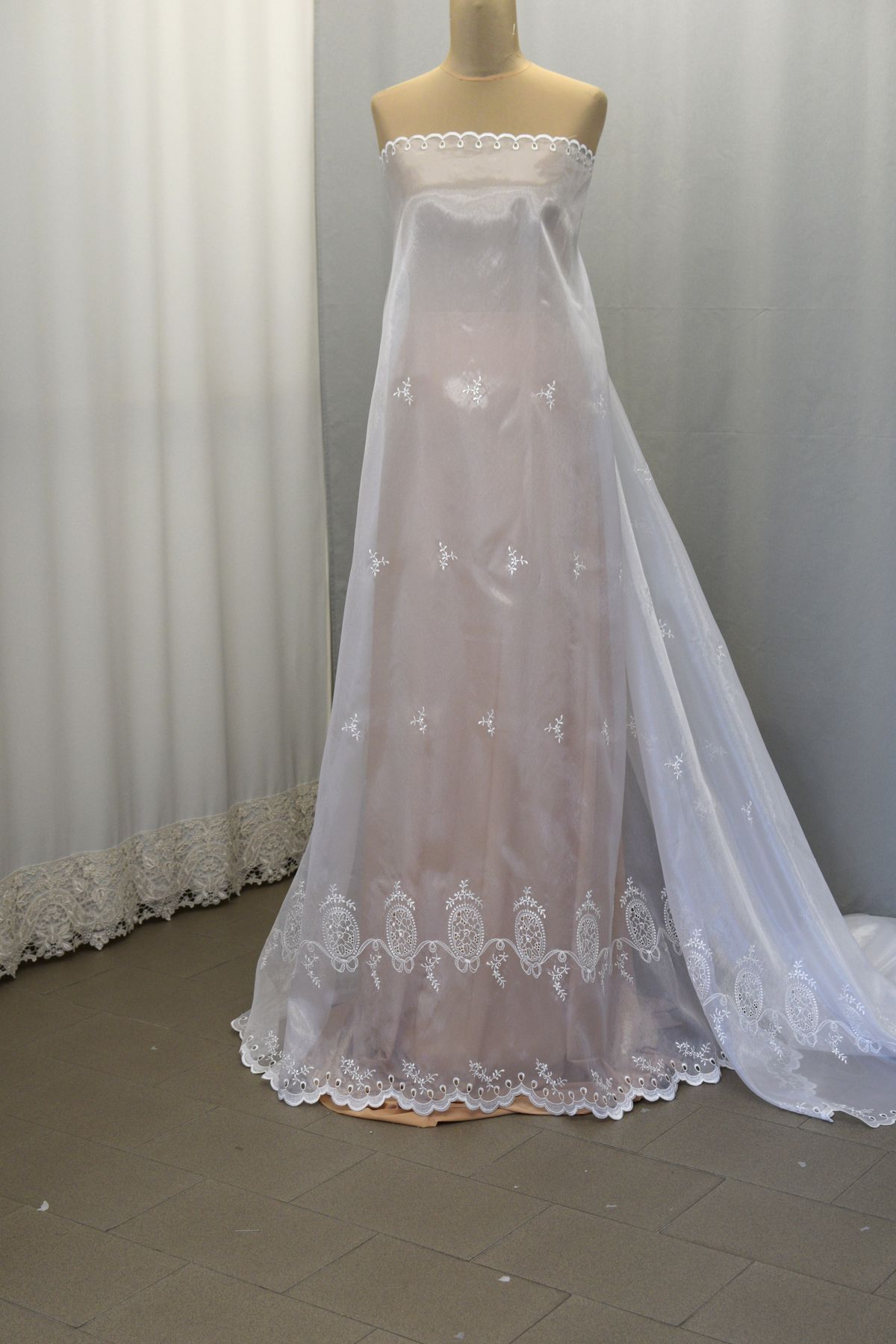 organza ricamata bianco Art 0366LO