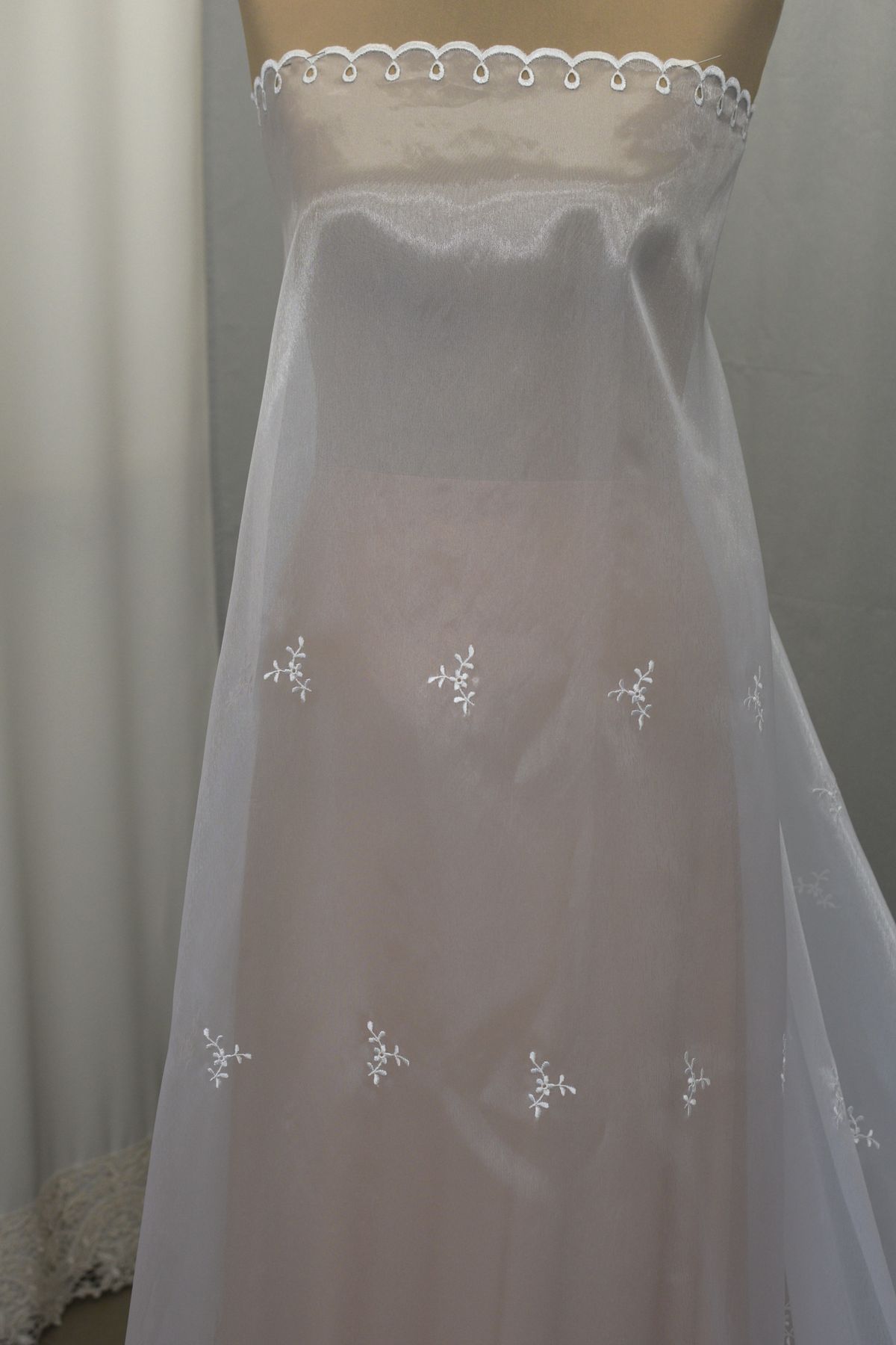 organza ricamata bianco Art 0366LO