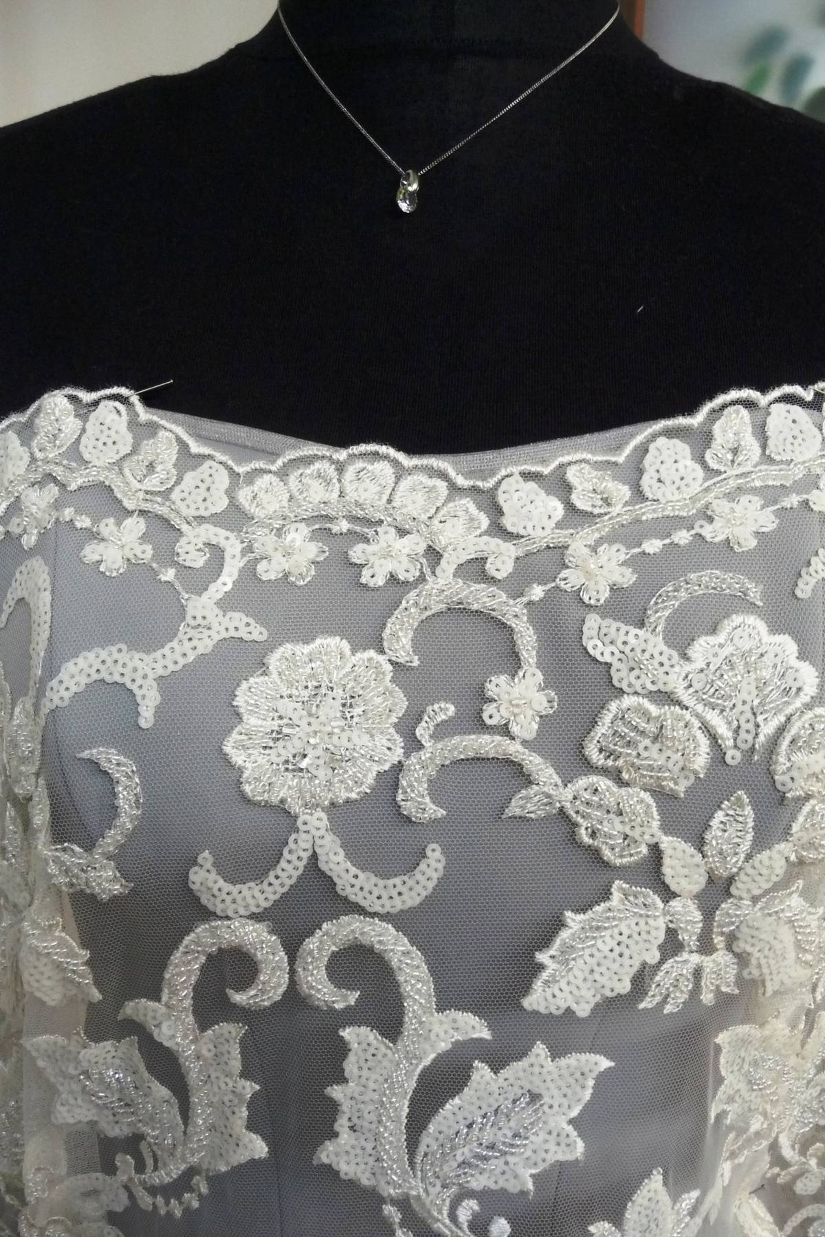 tulle ricamato con perle avorio chiaro h cm 130 Art 0378