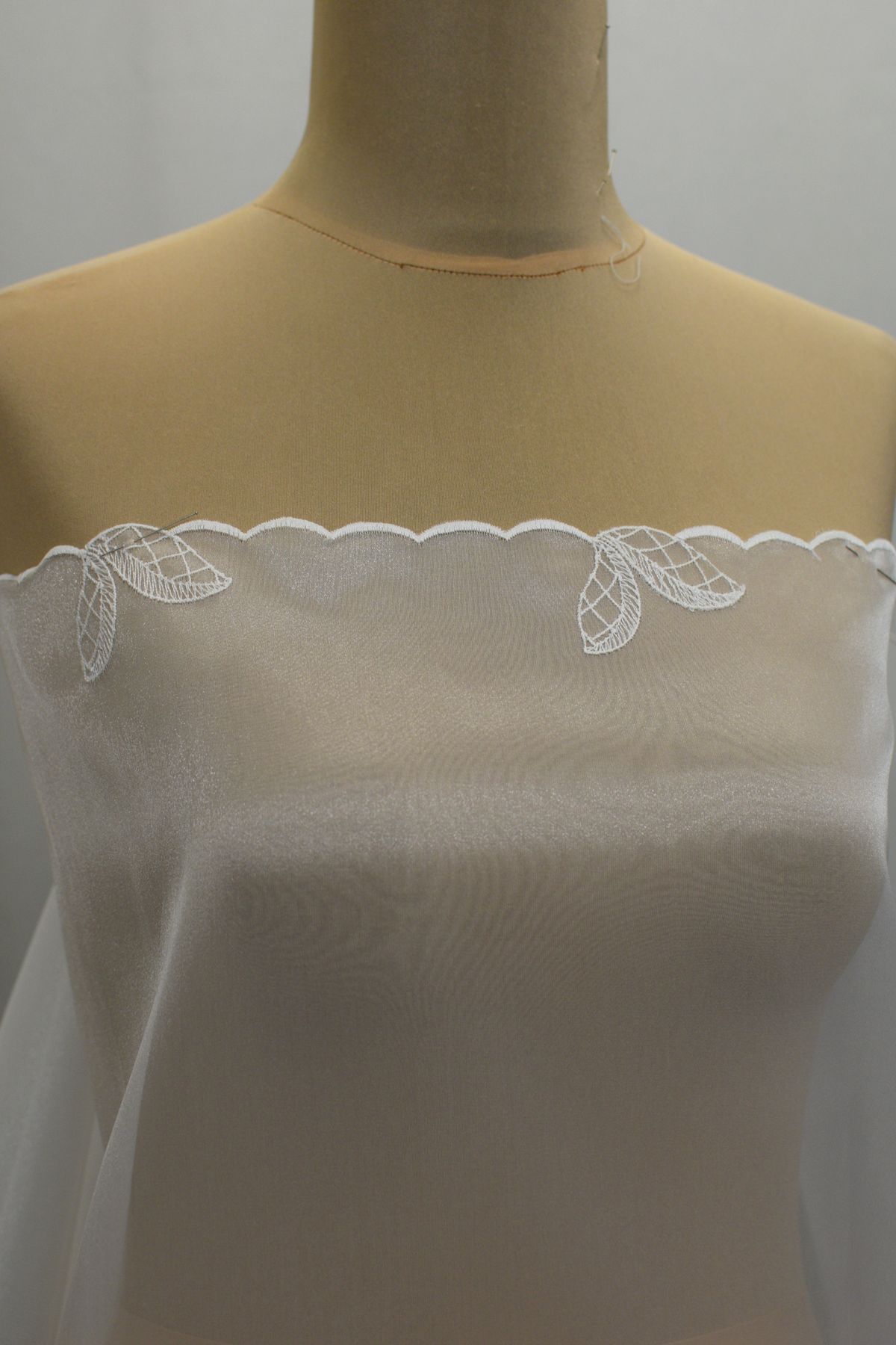 organza ricamata bianco h cm 150 Art 0382LO