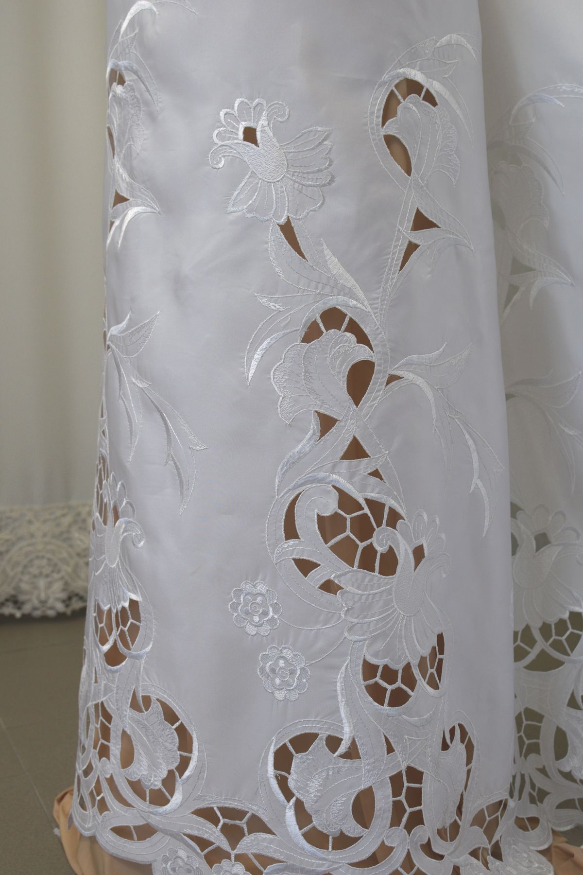taffetas ricamato intagliato a mano h cm 140 bianco Art 0568LT