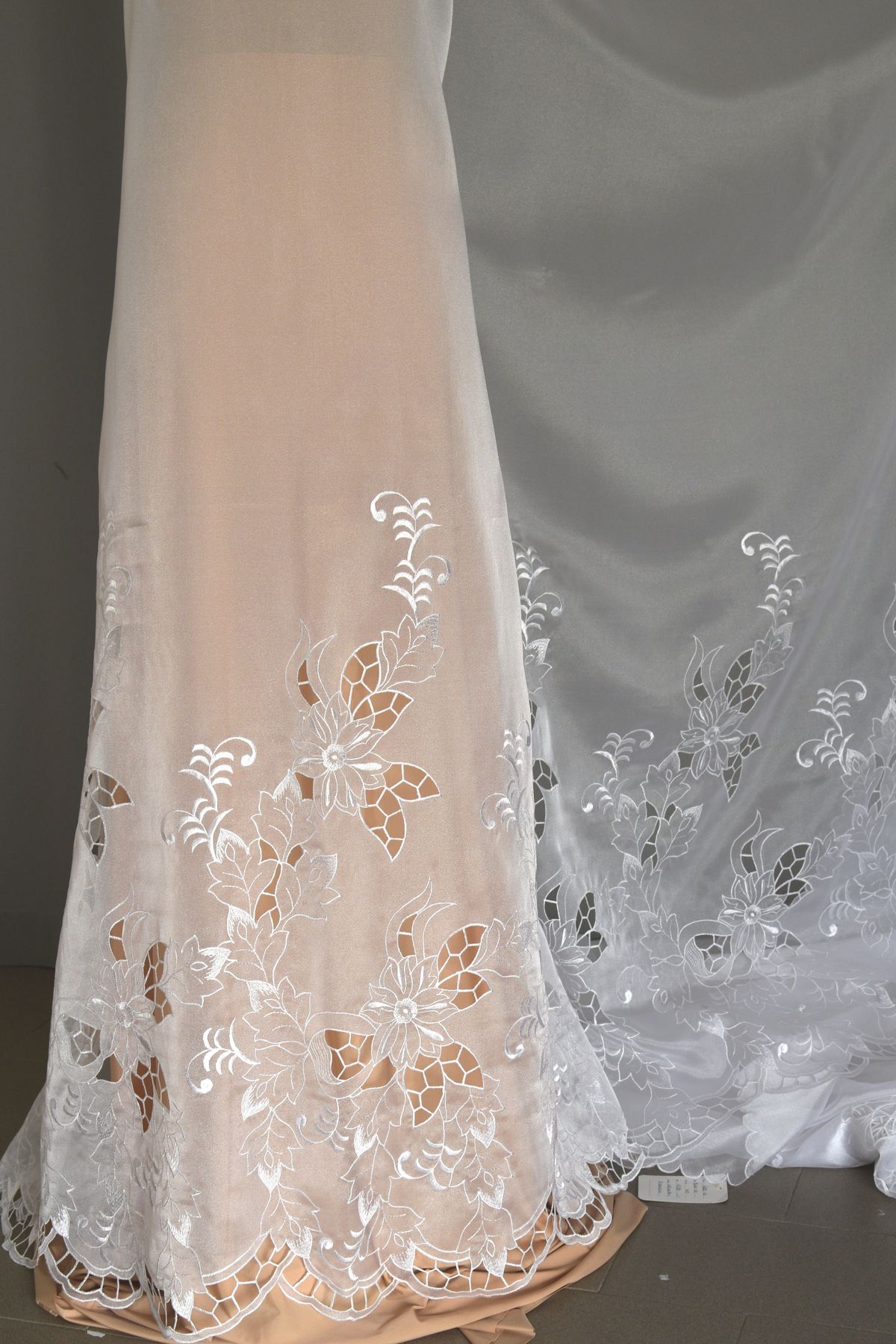 organza ricamata intagliata a mano h cm 140 bianco Art 0600LO