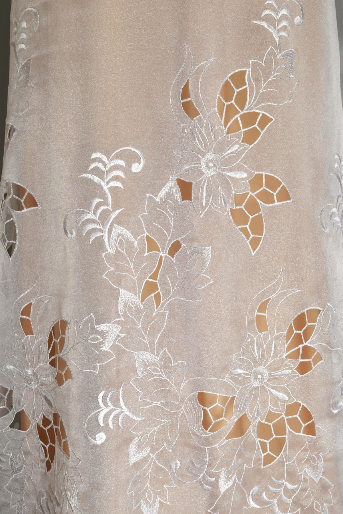 organza ricamata intagliata a mano h cm 140 bianco Art 0600LO