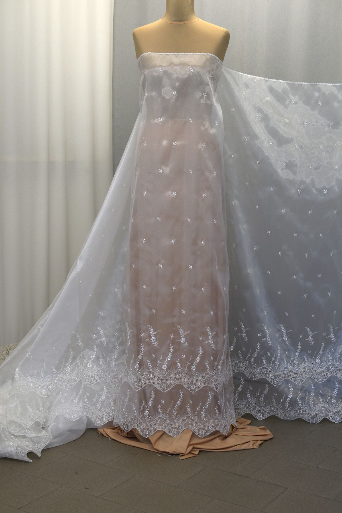 organza ricamata bianco h cm 140 Art 0604LO