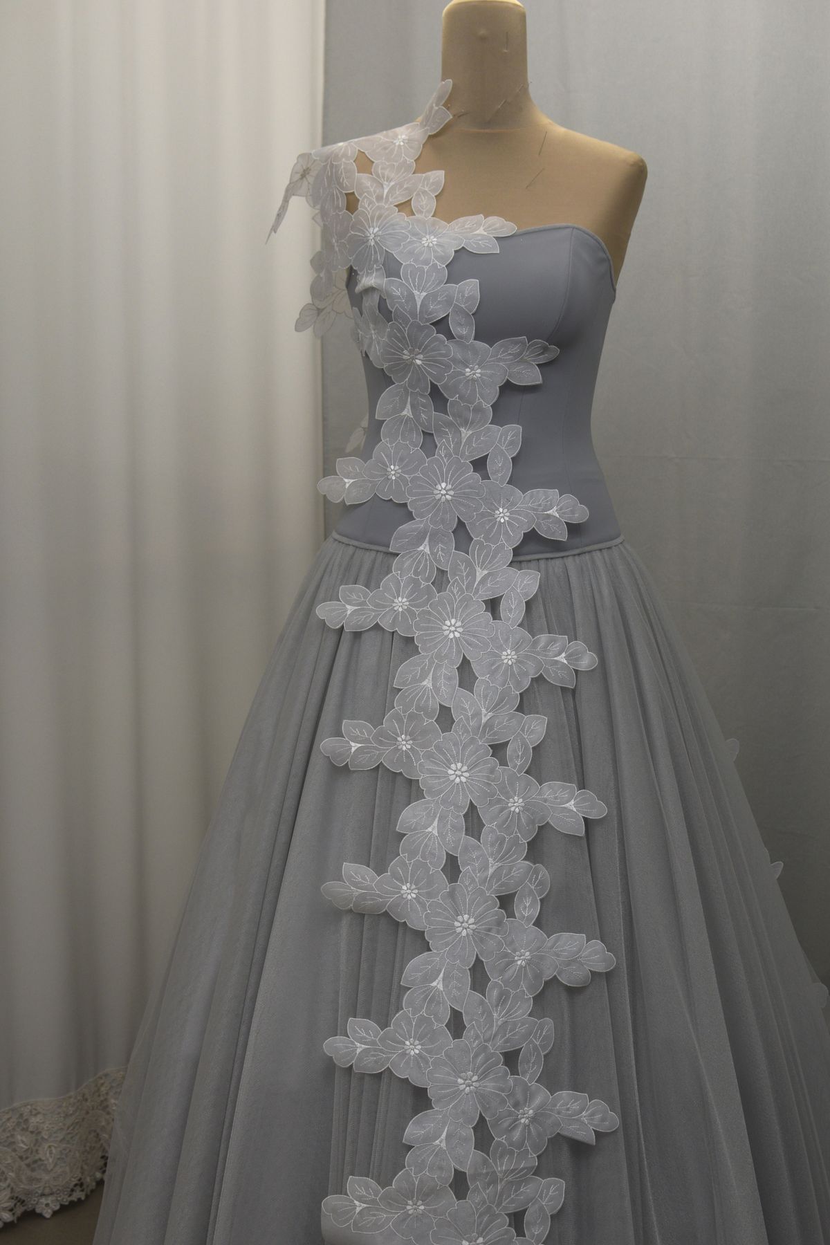 bordo tripla organza intagliato a mano bianco h cm 36 Art 0650BTR