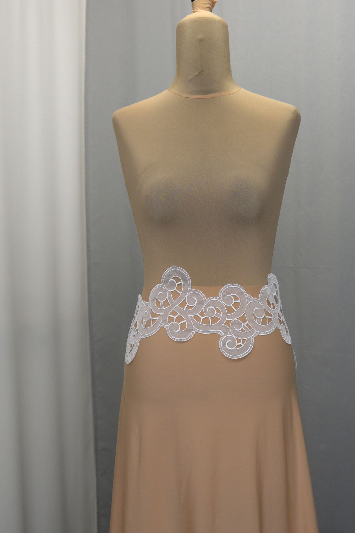 bordo organza ricamato intagliato a mano h cm 15 bianco Art 0717BO