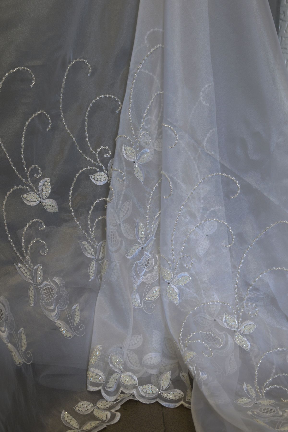 organza ricamata con perle e cuvettes e strass h cm 140 Art 0733LOX